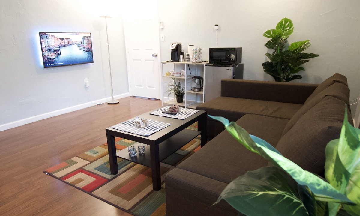 Daly City House | Private Unite in Daly City near Bart & San Francisco
