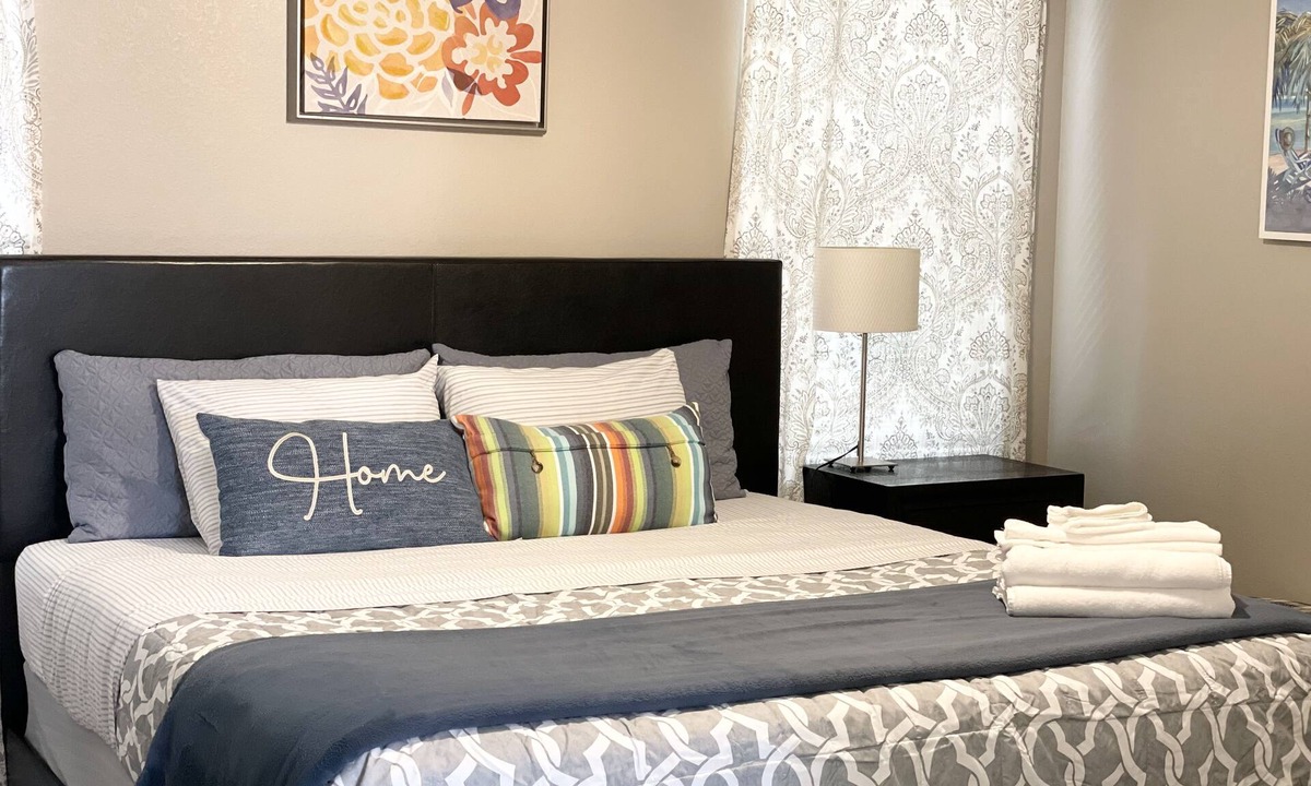 Rhodes Ranch House | Professional Clean Entire 3BR house! Close to shopping and Strip!