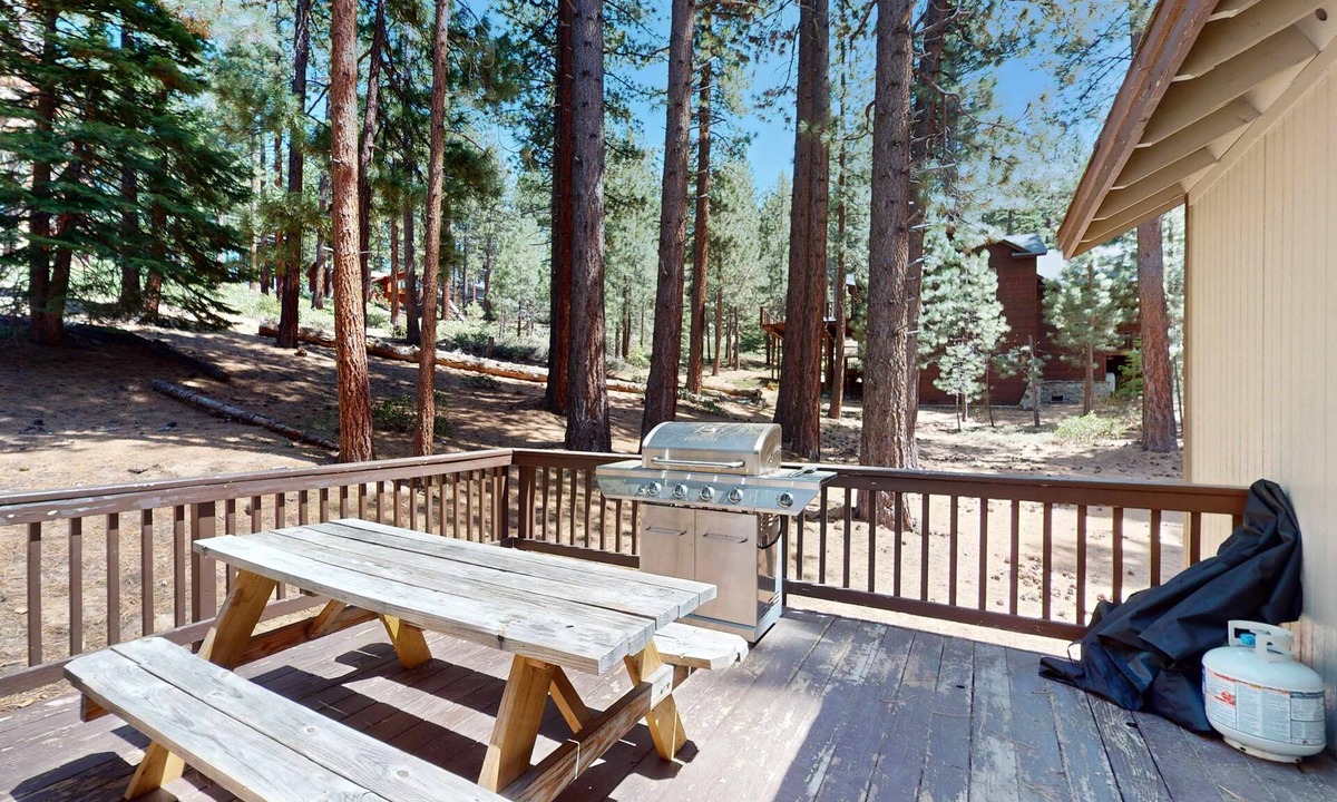 Montgomery Estates House | Professionally decorated mountain retreat with private hot tub & home theater