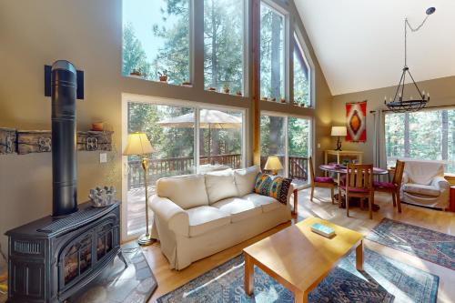 Beckwourth House | Projector & Deck! Family Cabin, 4 Mi to Lake Davis