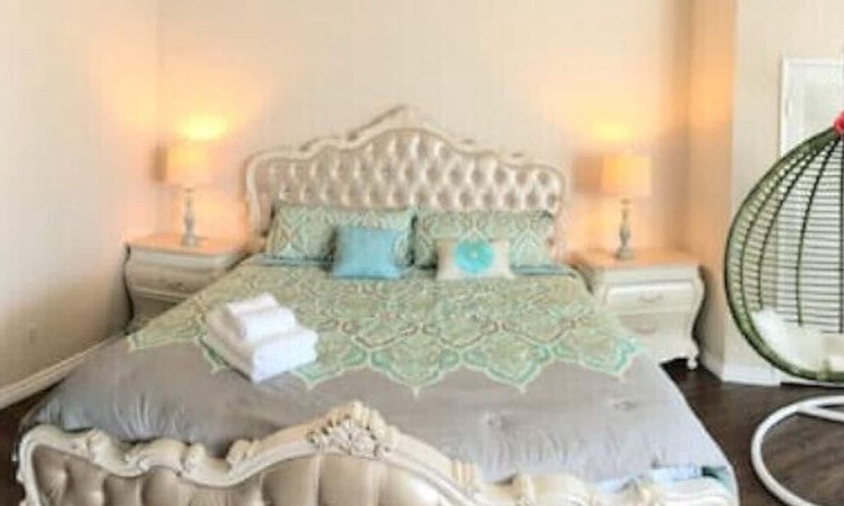 West Covina House | PROMO 5% WEEKLY/10% MONTHLY DISCOUNT Summer Special Comfort townhouse 4BE/2.5BA