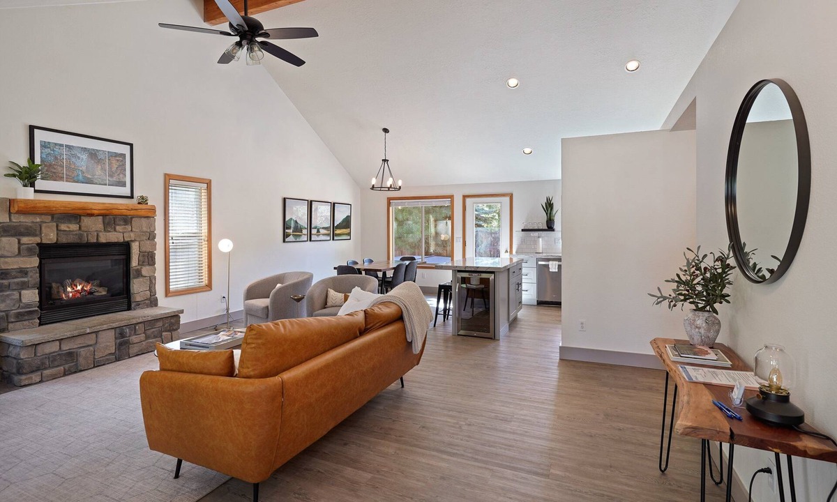 Southwest Bend House | Quail Covey - Hot Tub, AC, Beautiful, Fully Fenced Yard, Close to Everything!
