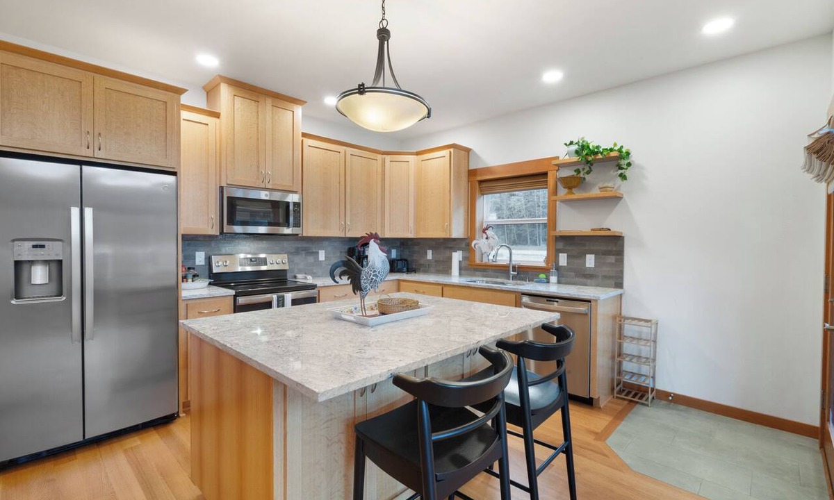 Jacksonville House | Quail Run Mountain View Cottage! Modern Applegate Retreat | River + BLM Access