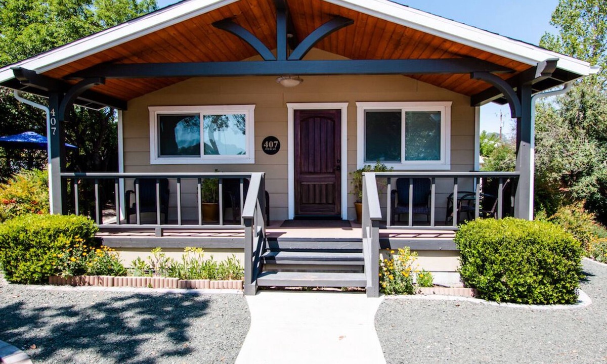 Paso Robles House | Quercus Acorn Cottage-Best Porch in Town Awaits Your Stay!