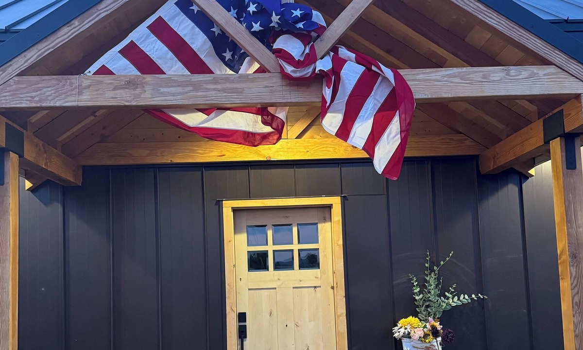 Bly House | Quiet, peaceful, get out of the hustle game and appreciate logging history.