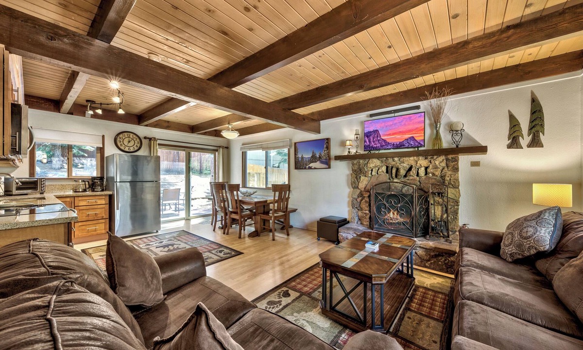 Pioneer Trail House | Quiet Pines Chalet - Remodel 3BR + Loft BBQ Games