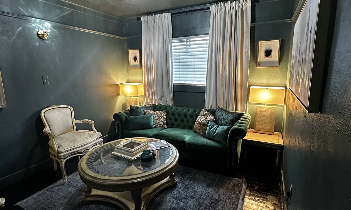Downtown Apartment | Quiet warm apartment above spa