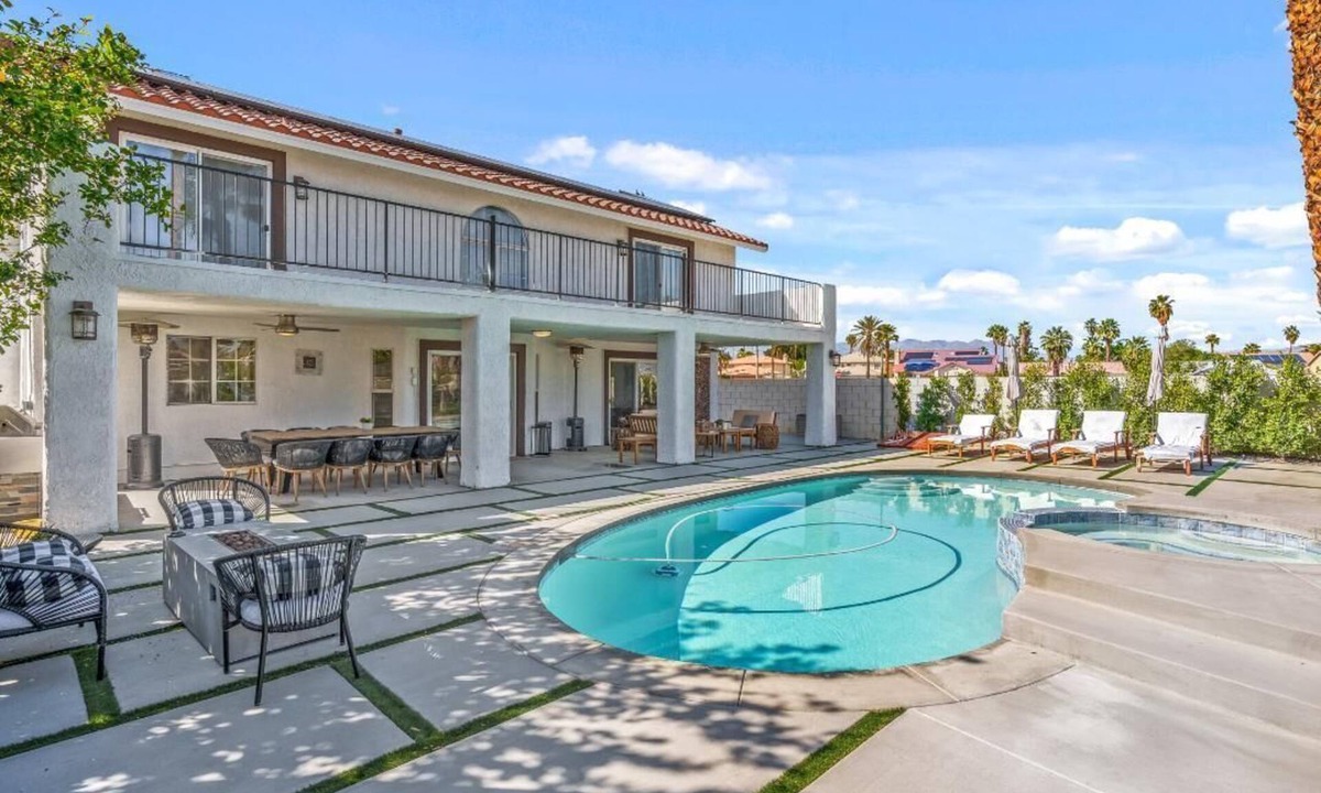 Cathedral City House | Recently remodeled and light and brigh open floor concept.