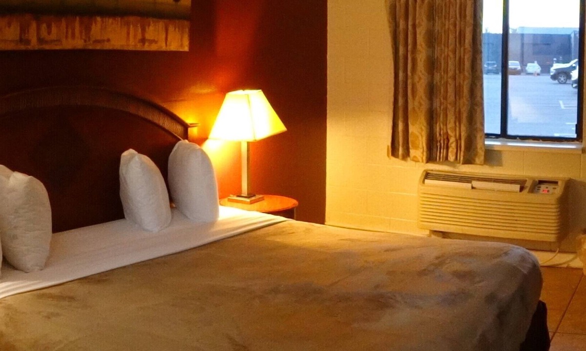 Wayne Hotel | Red Apple Inn