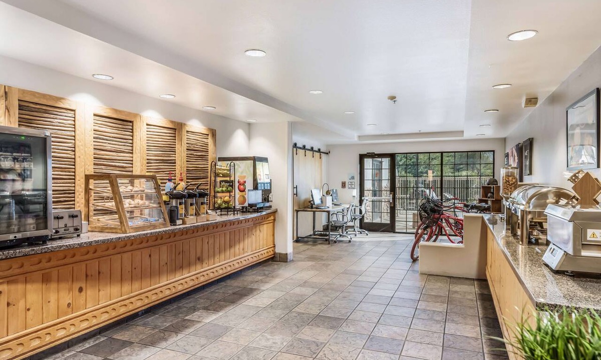 Palm Valley Hotel | Red Lion Inn & Suites Goodyear Phoenix