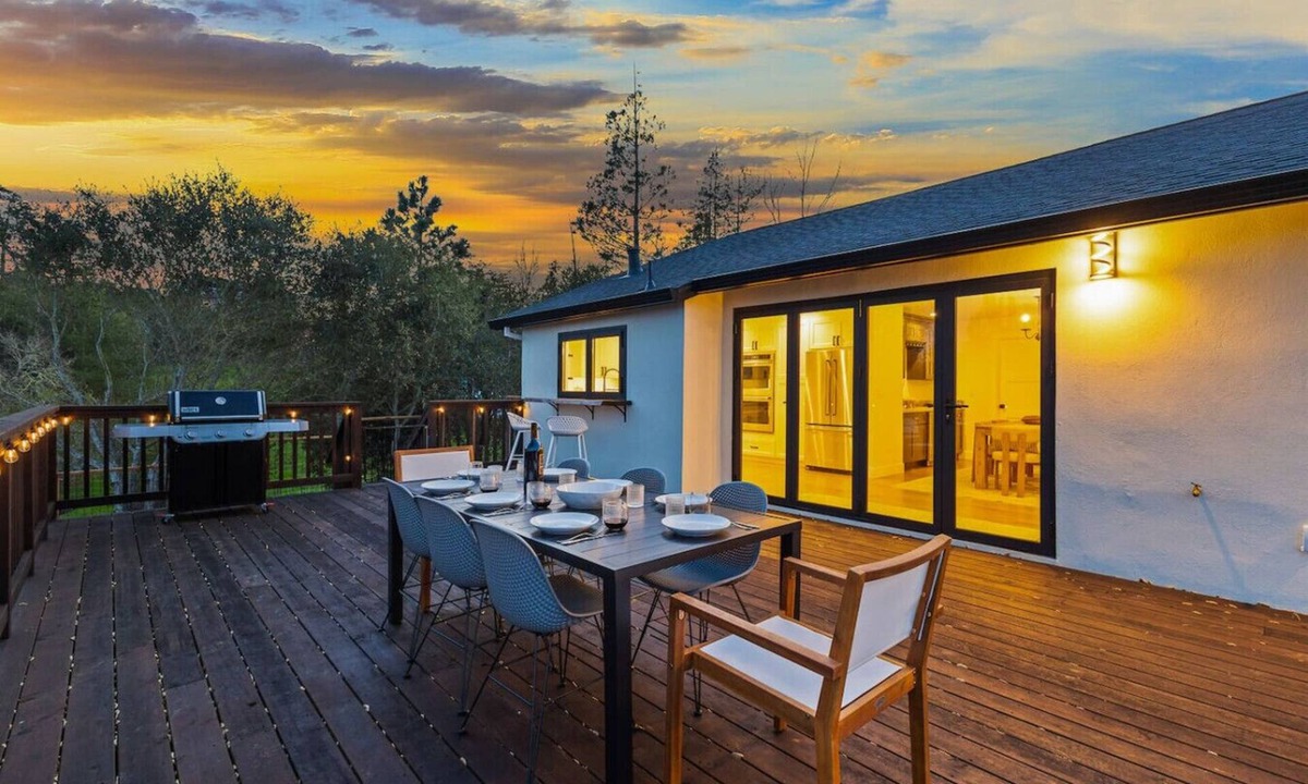 Sebastopol House | Refined Luxury, Vineyard Views Close to Healdsburg