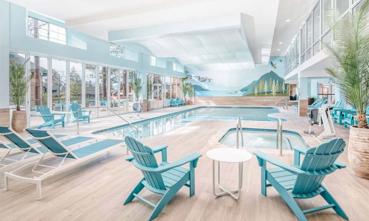 Lakeside Park Hotel | Relax in Paradise Perfect for Family Adventures Near Lakeside Beach - 1.6 miles