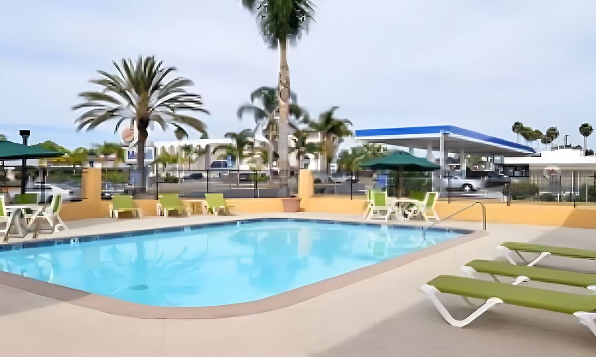 Loma Alta Hotel | Relax + Recharge in 3 Inviting Rooms Rental Near Harbor Beach
