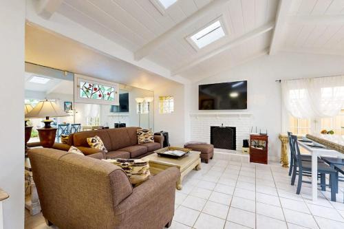 Corona del Mar House | Relaxation Station