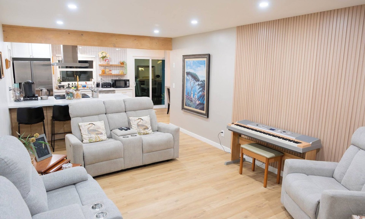 Bay Ho House | Relaxed Modern Comfort - 3 BR Home in Clairemont