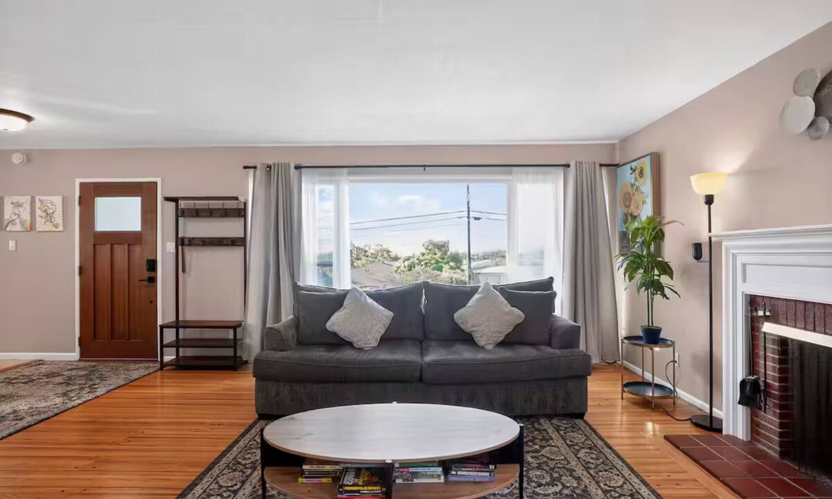 El Cerrito House | Relaxing 4 bedroom - Full Kitchen & Dining - BART