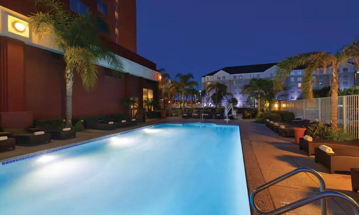 Anaheim Resort Hotel | Relaxing Anaheim Suites with Pool - 3 Units Perfect for Families & Explorers
