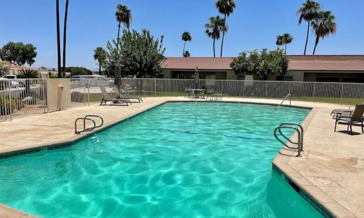 La Quinta House | Relaxing Golf Course, Pool, remodeled sleeps 6