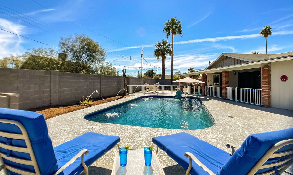 Tempe Gardens House | Relaxing Oasis! 5 bedroom 3 bath with Pool