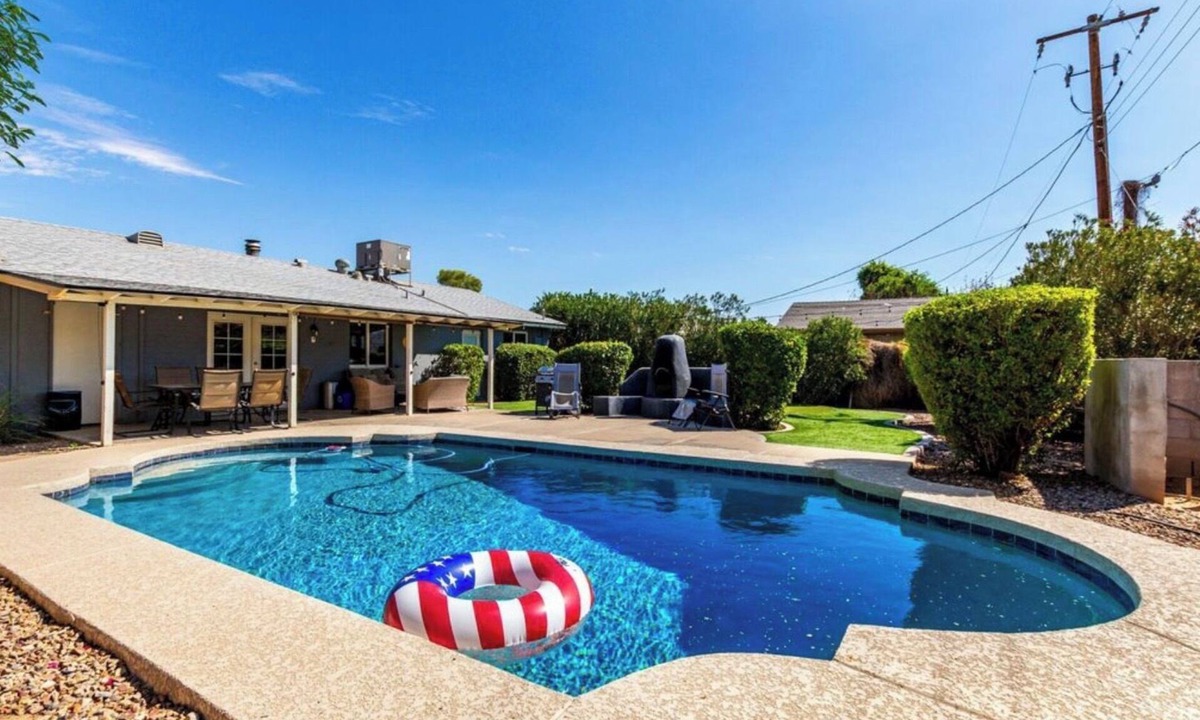Scottsdale Estates Nine House | Relaxing Old Town Scottsdale Getaway - Heated Pool & Putting Green