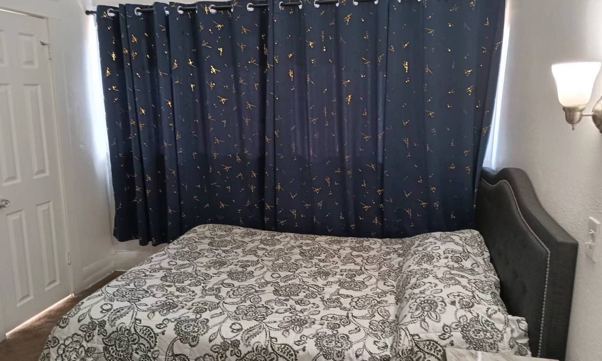 Lancaster House | Remodeled 2 Bedroom Private Home 1 Full bath/kitchen/living room w/BIG SMART TV