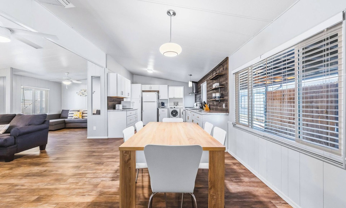 Holiday Shores House | Remodeled 3 BDR across from the River Sleeps 10