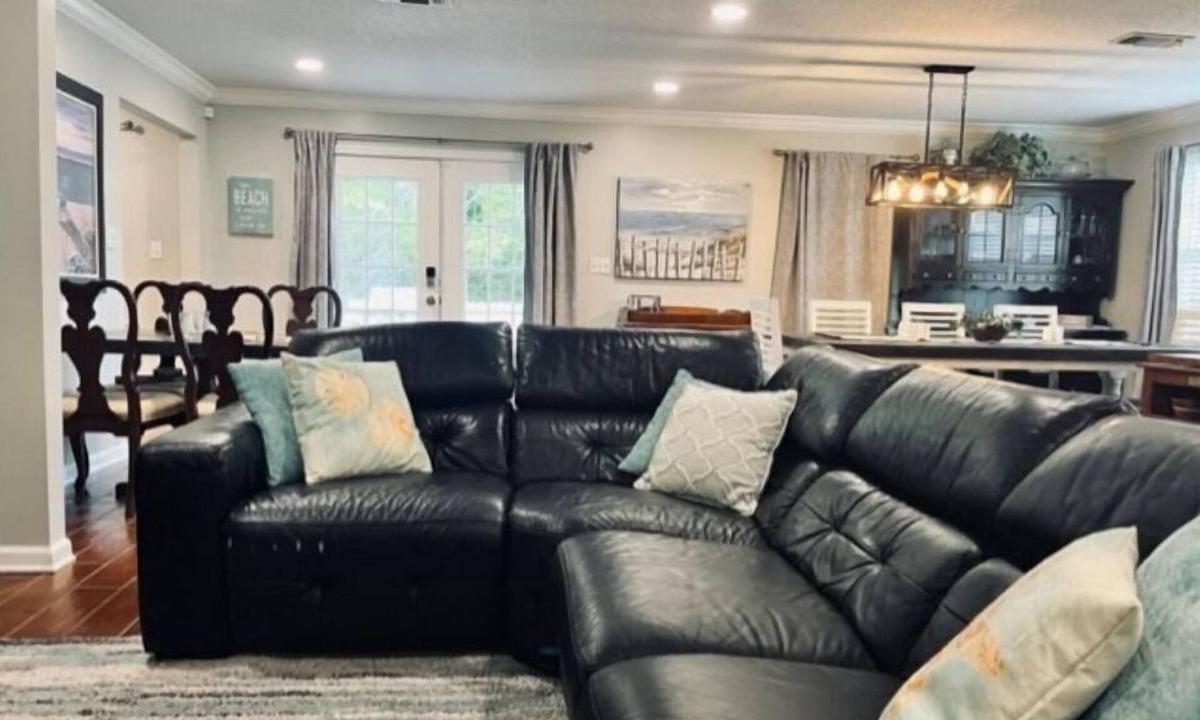 Pass Christian House | Remodeled Coastal Retreat, Hot Tub, Fire Pit, Games & Beach Access. By BSL