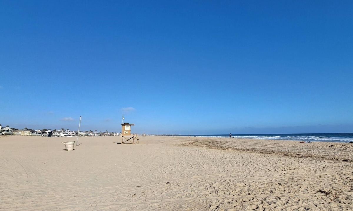 Santa Ana Heights Condo | 🏖️Remodeled Coastal Condo. EZ Walk to Lido Marina Village Balboa Beach & Pier