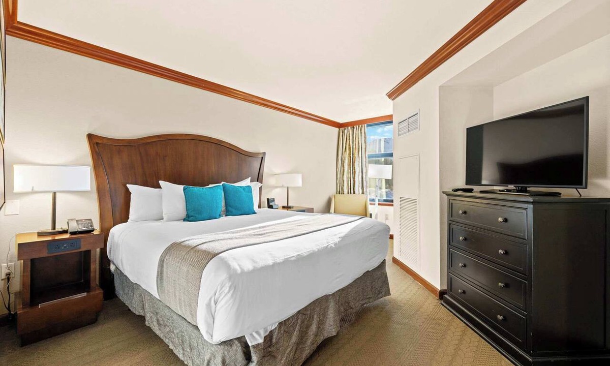 Olympic Valley Hotel | Remodeled Second Floor Valley View suite