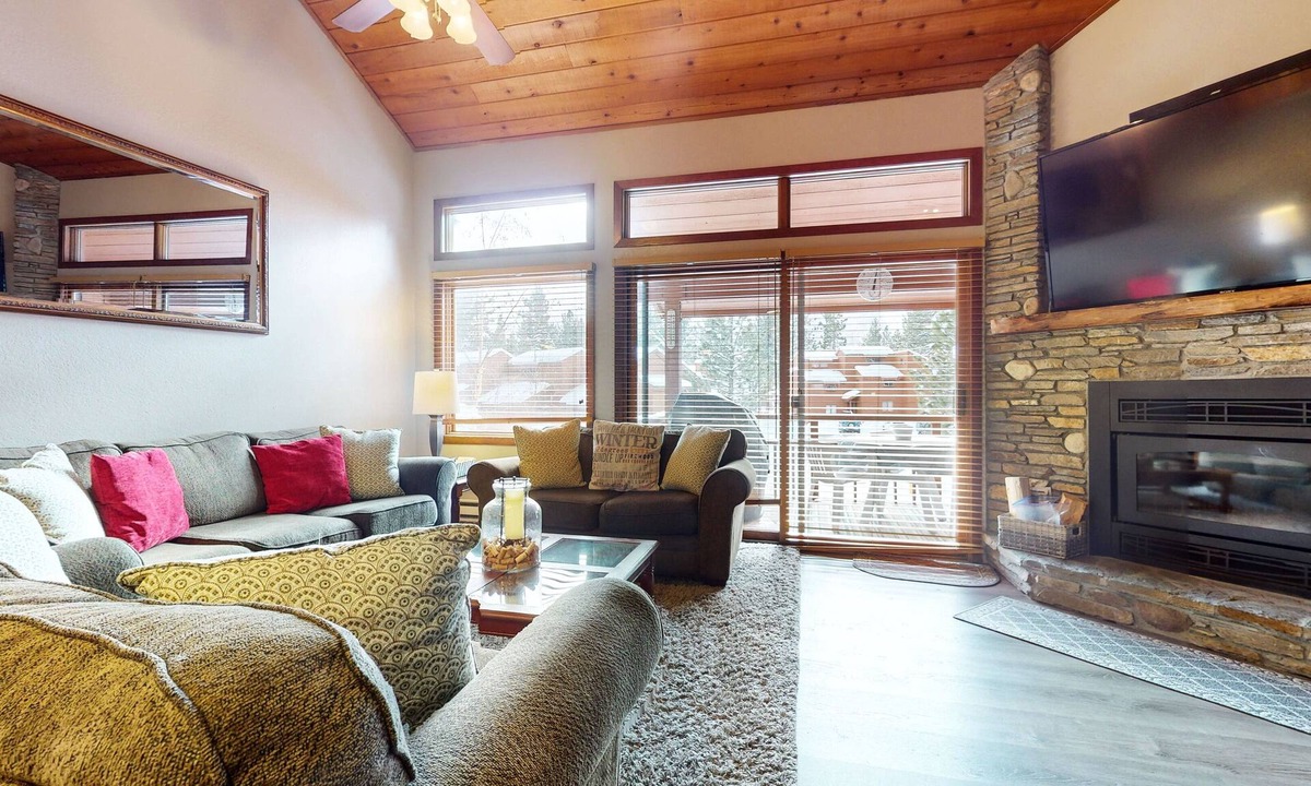 Mammoth Lakes Condo | Remodeled Townhome near Golf Course! Private Deck & Gas Grill. Quiet Location