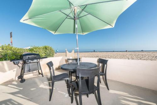 Santa Ana Heights House | Renovated 3Br Oceanfront W Panoramic Views By Beachview Rentals