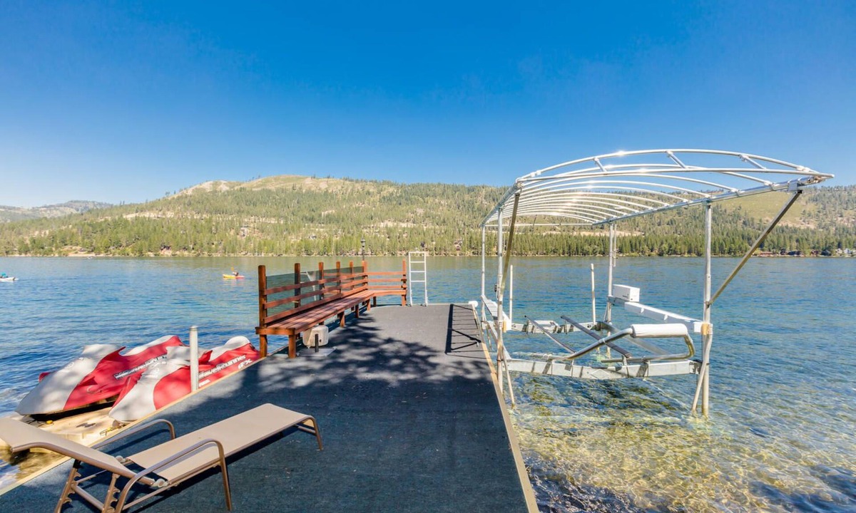 Truckee House | Renovated Donner Lake Front 4 BR/4BA