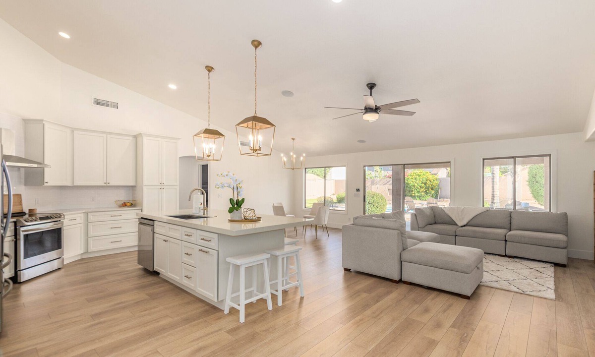 Peoria House | Renovated & Spacious 4Bed/3Bath Entertainers Home w/HEATED Pool