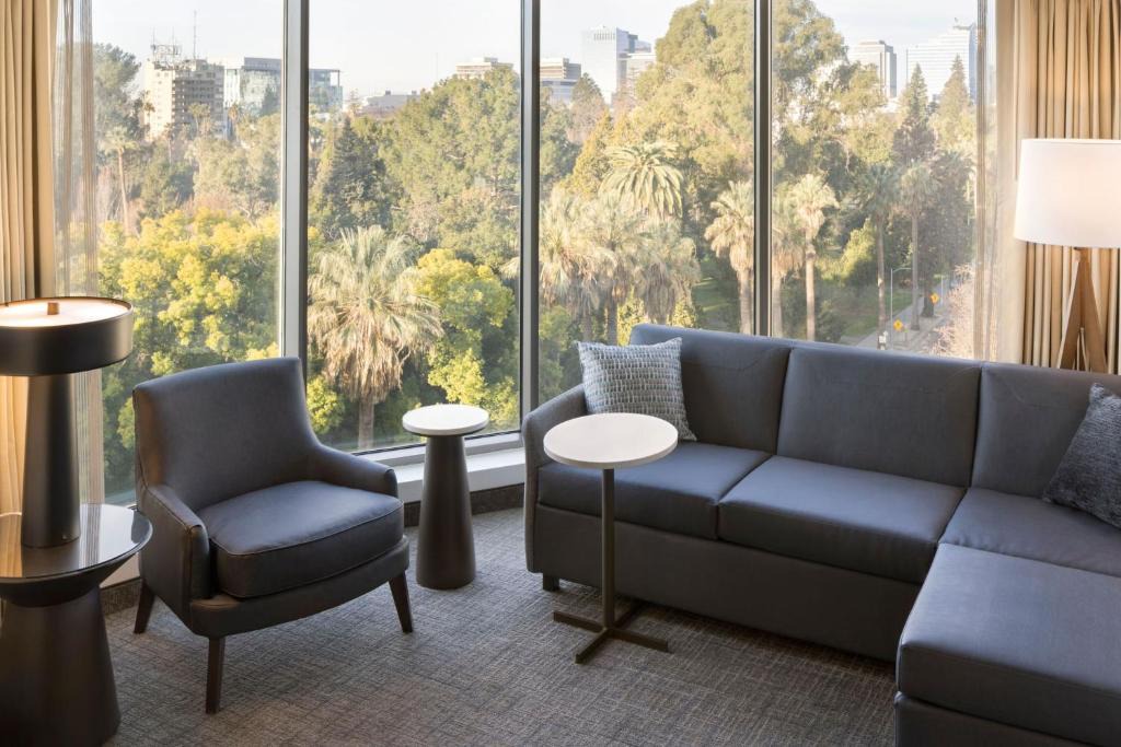 Downtown Sacramento Hotel | Residence Inn by Marriott Sacramento Downtown at Capitol Park