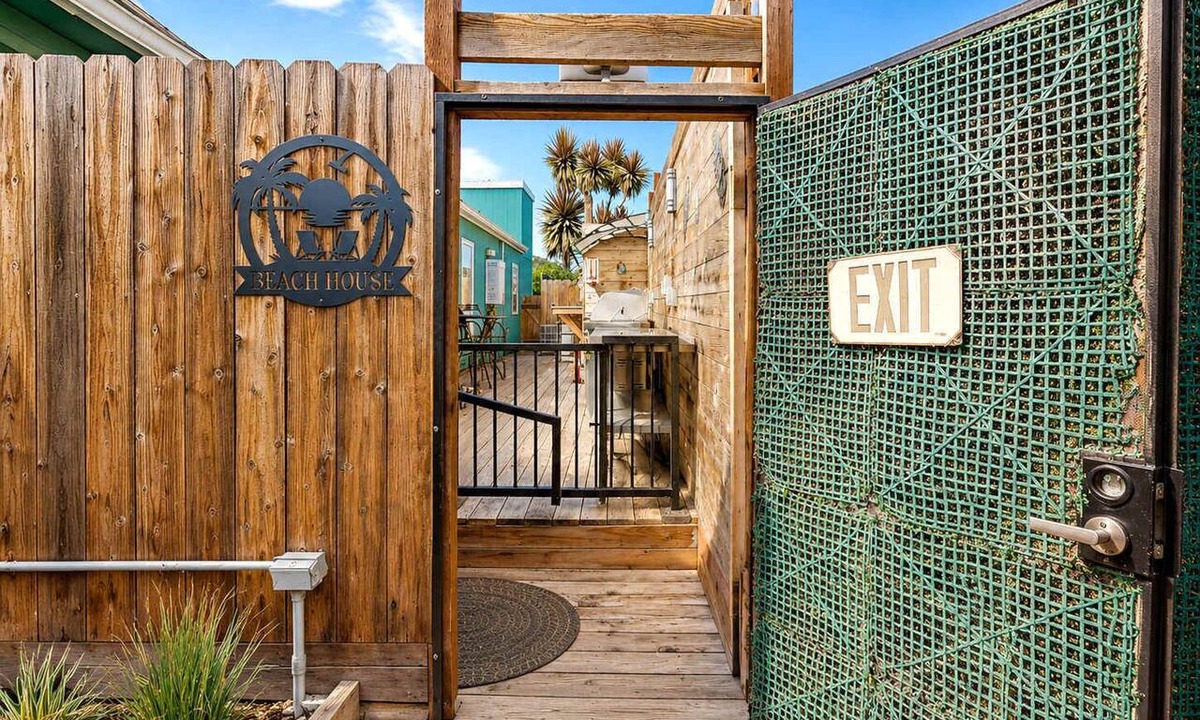 Stockton Hotel | Resort Perks: 10 beds, Beach Hou.se, deck & kitchen