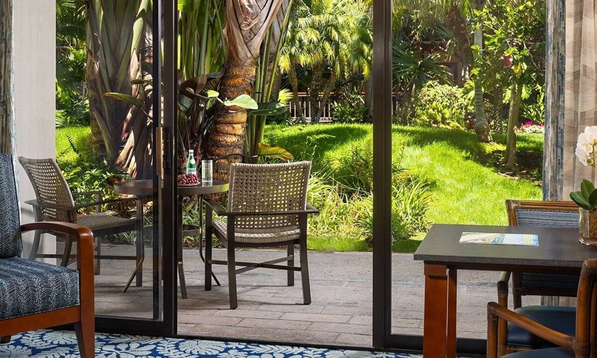 Crown Point Hotel | Resort Queens, Catamaran Resort, Elegant Ambiance, Explore Mission Bay