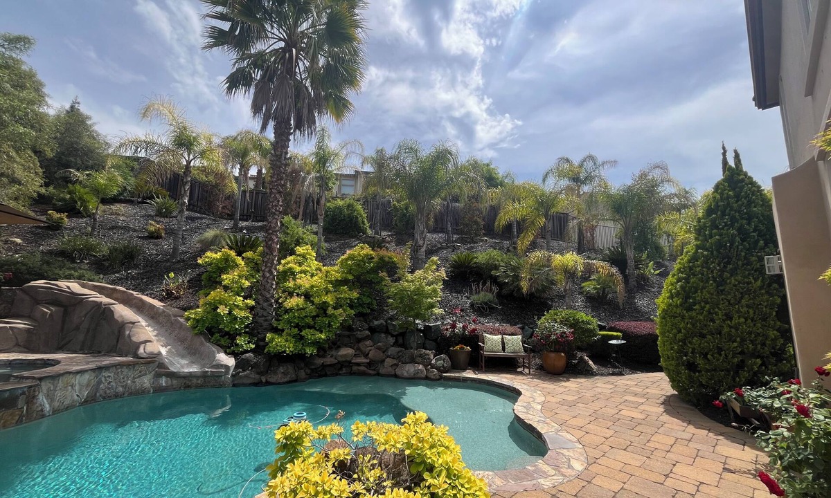 Folsom House | Resort style 4 bedroom home in Hillcrest gated community with pool and spa