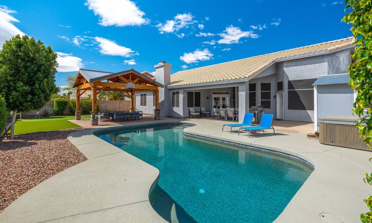 Stetson Hills State House | Resort-Style 5BR · Heated Pool · Putting Green