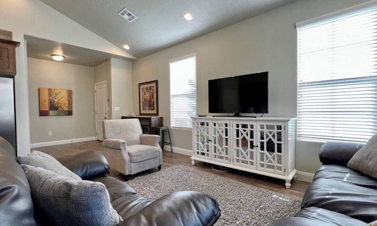 Sienna Hills House | Resort-Style Community | Huge Pool & Hot Tub | Blazing Fast Internet | By Zion & St George | #1905