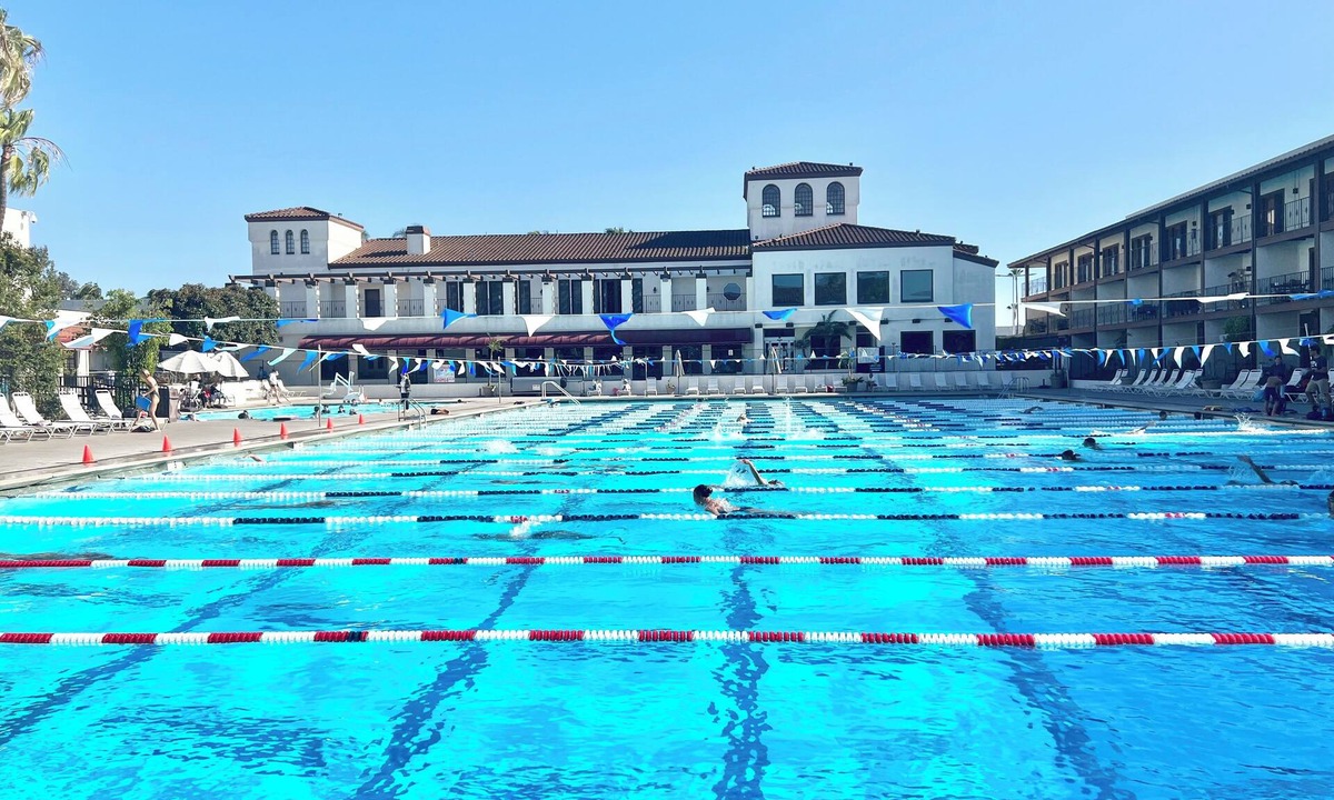 Fountain Valley Condo | Resort Style Home near Beaches & Disneyland