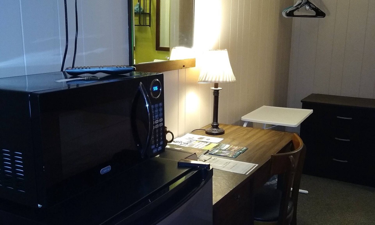 Tiona Hotel | Rest Stop 6 Inn