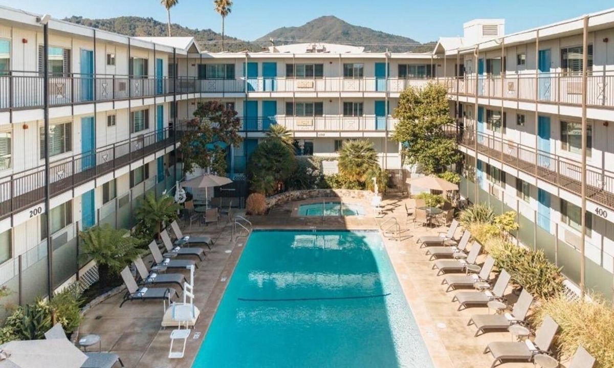 Corte Madera Hotel | Restful Suite | Kitchen | Outdoor Pool | Free Parking | Courtyard | BBQ Area