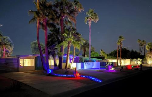 Sunmor House | Retro A Go Go House