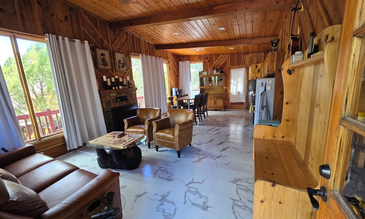 Payson Cabin | River access, Quiet, Family and pet friendly. Best mountain views in the valley