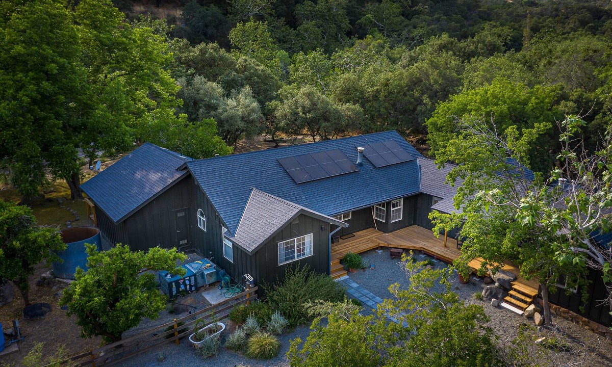 Kaweah House | River Front at the River Raven House