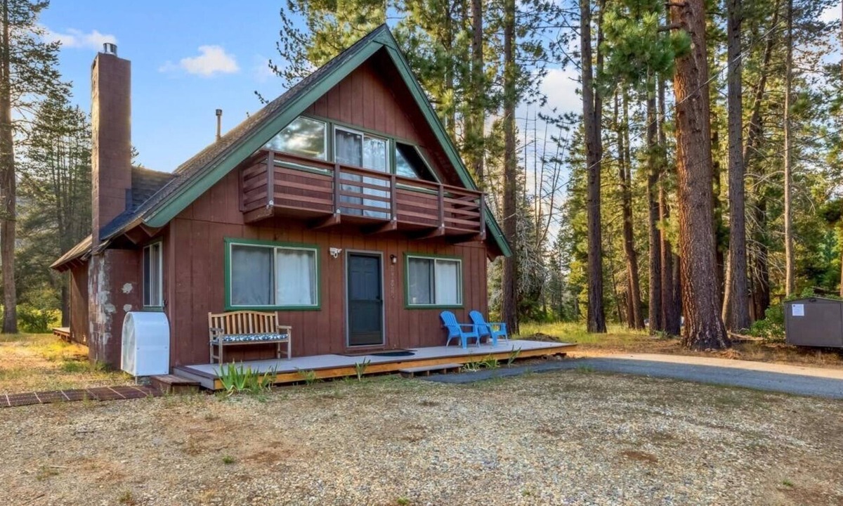 Christmas Valley House | River Front Chalet, quiet location 2782B