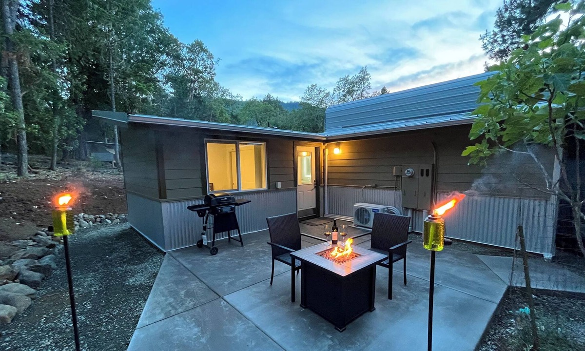 Murphy Apartment | River Rapids home: new 2023, hot tub March 2024