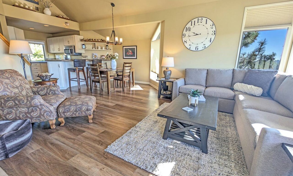 Century West Condo | River Ridge 424AB Top Floor, 3Bd,3Ba Condo near Downtown Bend