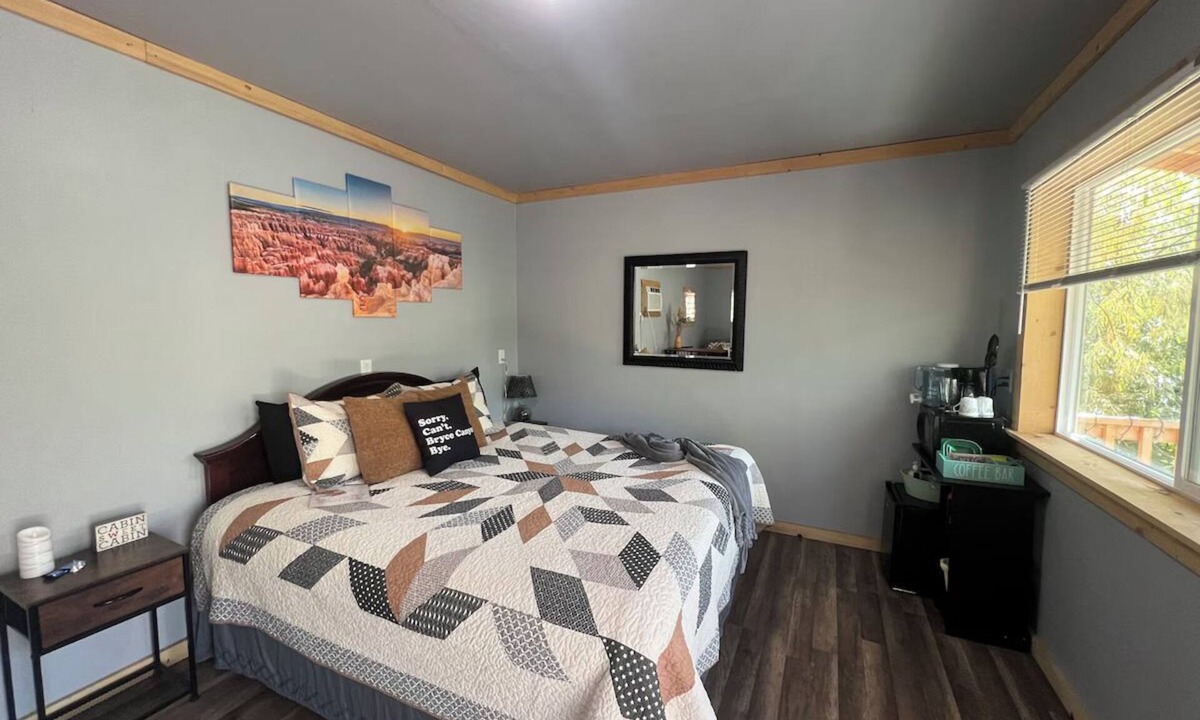 Sevier Cabin | Riverfront cabin with a fitness center and a hot tub