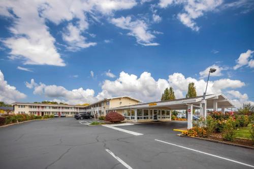 Albany Hotel | Rodeway Inn Albany
